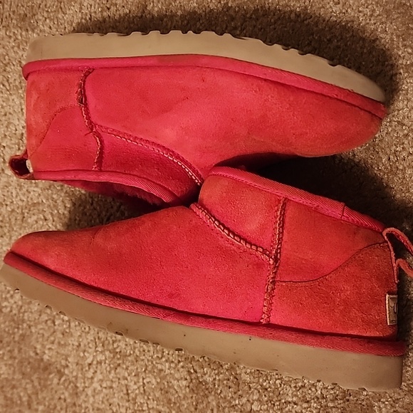 UGG Classic Ultra Mini Boots - Picture 15 of 16